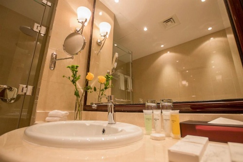 Strato Hotel by Warwick image 5